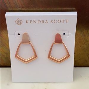 NWT Kendra Scott Paxton Earrings Rose Gold